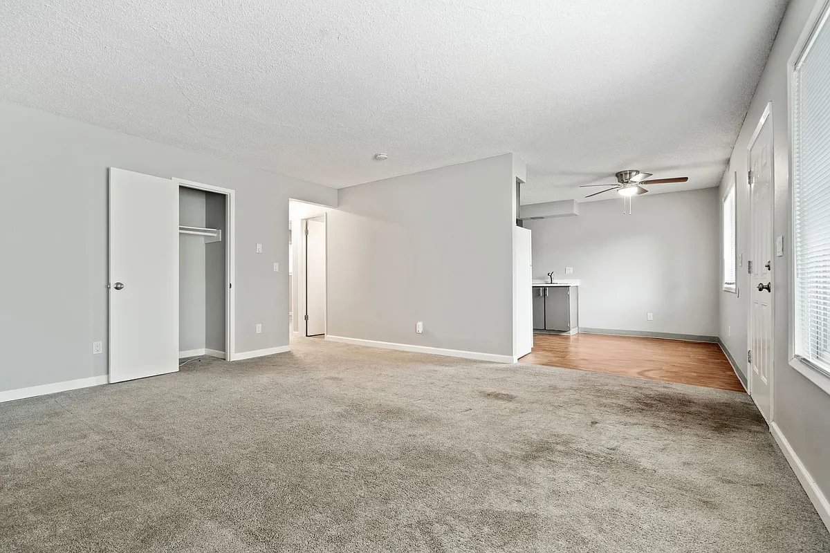 Building Photo - 8332 SW 21st Ave
