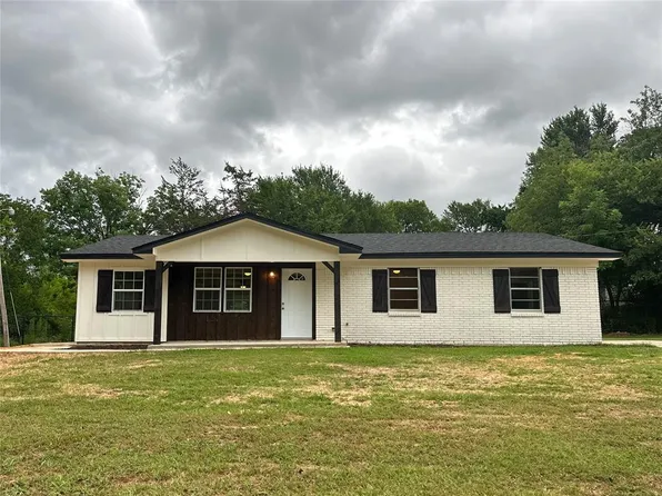 1605 S 14th St, Hugo, OK 74743