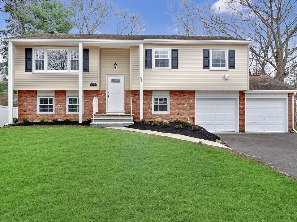 1st image of 839 Royal Ln