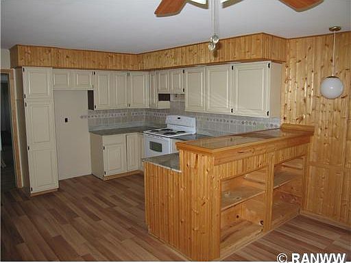 3rd image of 1135 W Maple Road