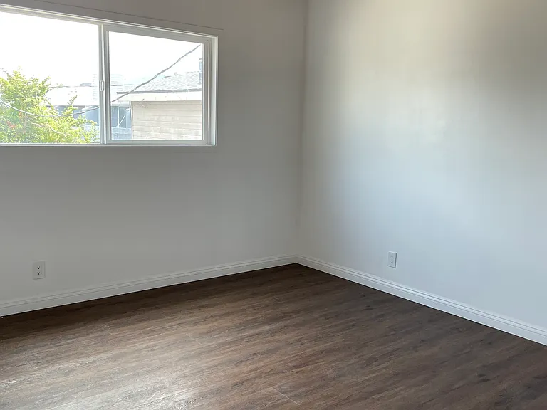 2215 Mathews Ave #4 — Photo 15