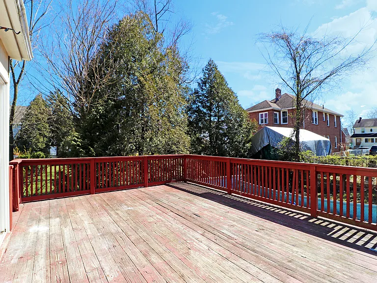 260 Shepard Ave — Photo 3