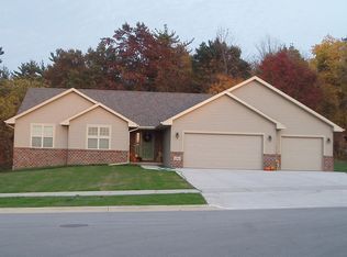 846 Canterbury Castle Ln, Green Bay, WI 54313