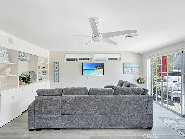 216 Collins Ave — Photo 9