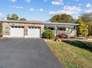 1 Valley View Ter, Washington, NJ 07882