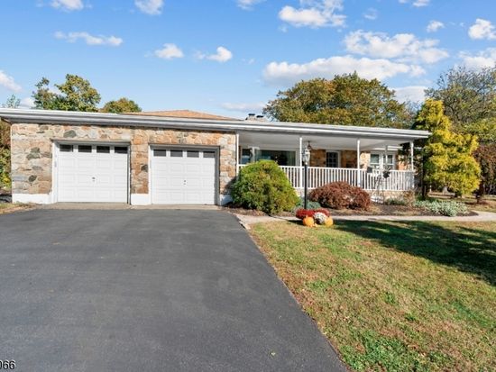 1 Valley View Ter, Washington, NJ 07882