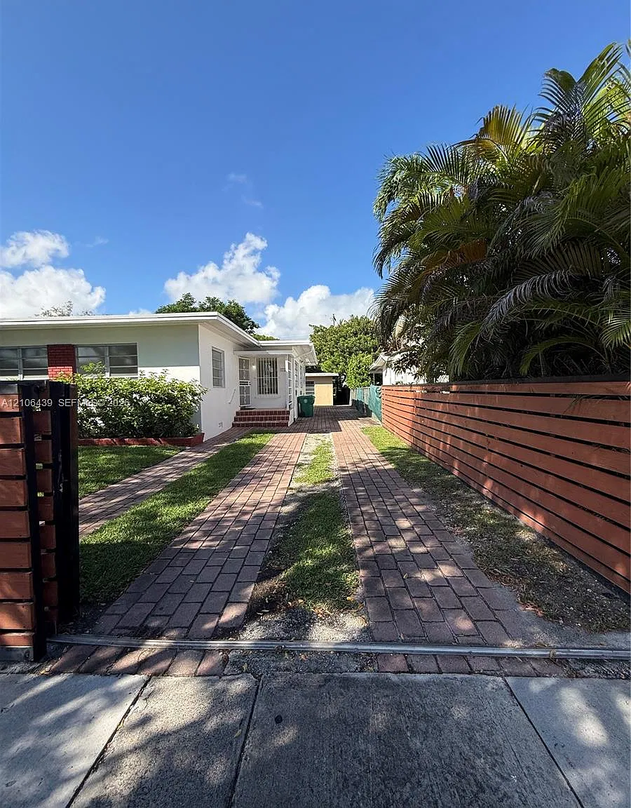 3 bed, 2.0 bath, $4,750 — Photo 3
