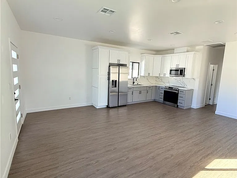 1664 Glen Ave — Photo 8