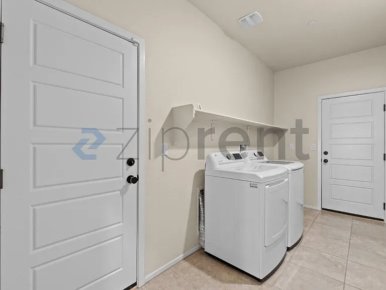 4519 Sapphire Moon Ave — Photo 21