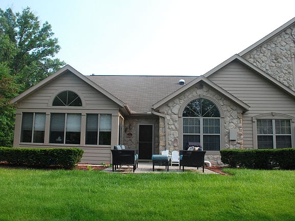 3rd image of 8752 Linksway Dr