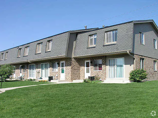 3 Bedroom 1 1/2 Bath Townhomes — Photo 1