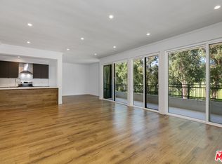 12320 Montana Ave APT 201, Los Angeles, CA 90049