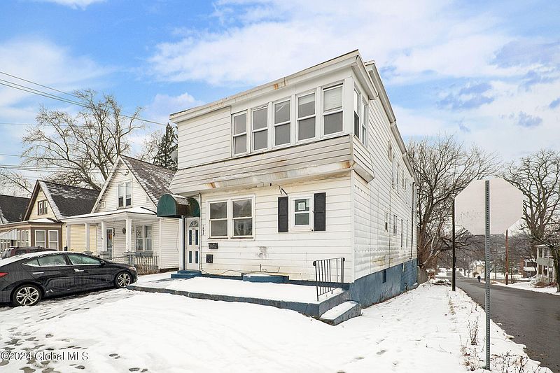 2nd image of 1052 Cutler Street