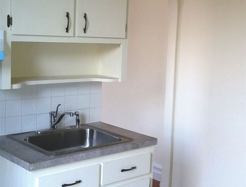 1431 E 2nd St 3A kitchen