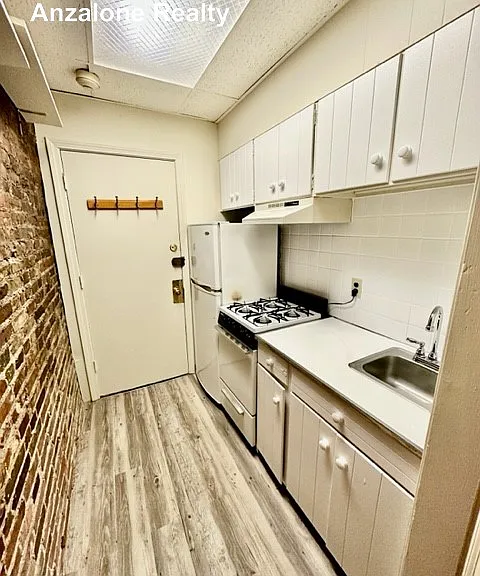 23 Sheafe St #4R — Photo 4