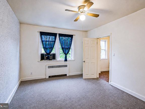 3rd image of 1540 Kingsway Rd