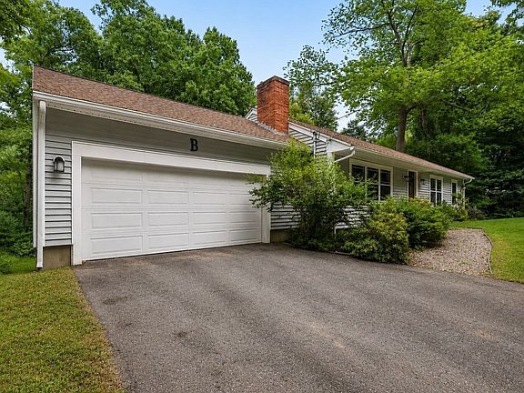 3rd image of 159 High Plain Rd