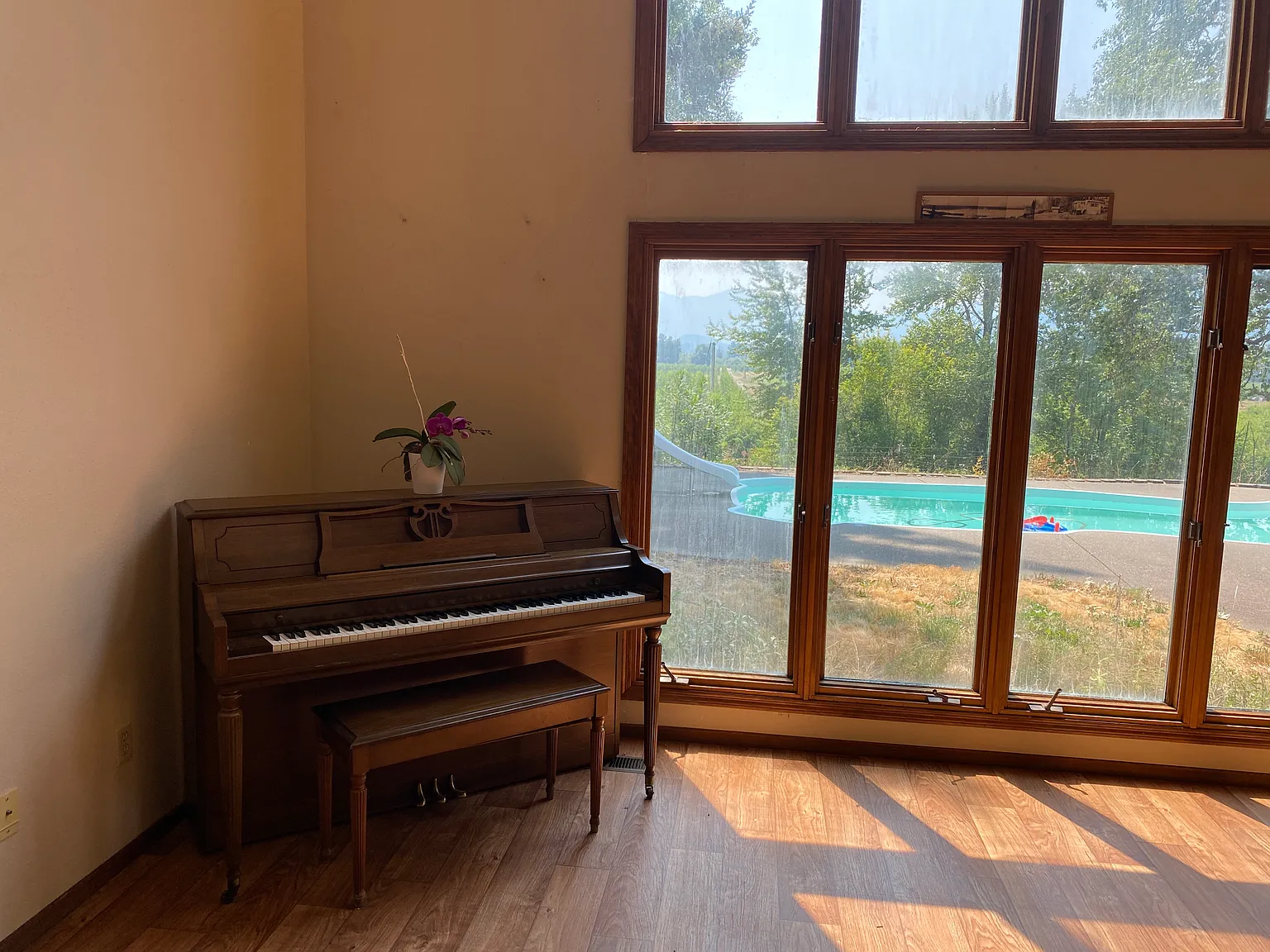 3 bed, 2500 sqft, $2,800 — Photo 4