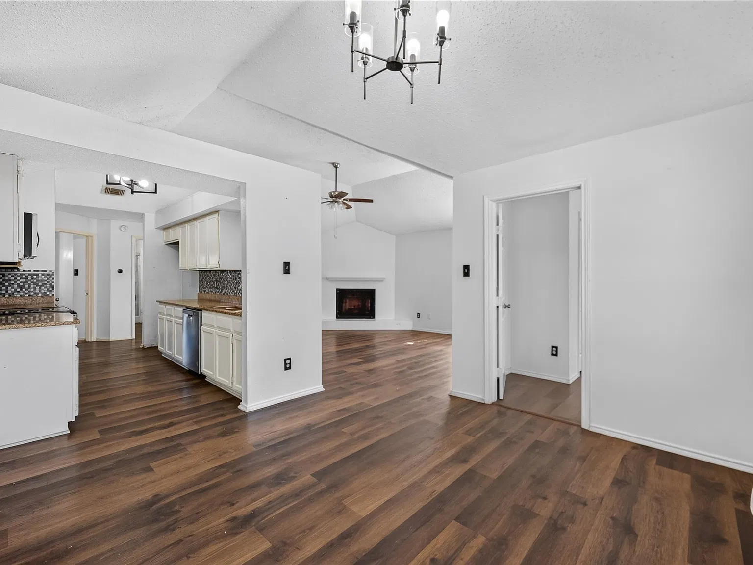 3 bed, 1425 sqft, $2,650 — Photo 2