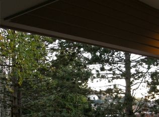 8005 SE 33rd Pl APT B, Mercer Island, WA 98040