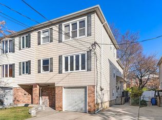 1547 209th St, Bayside, NY 11360