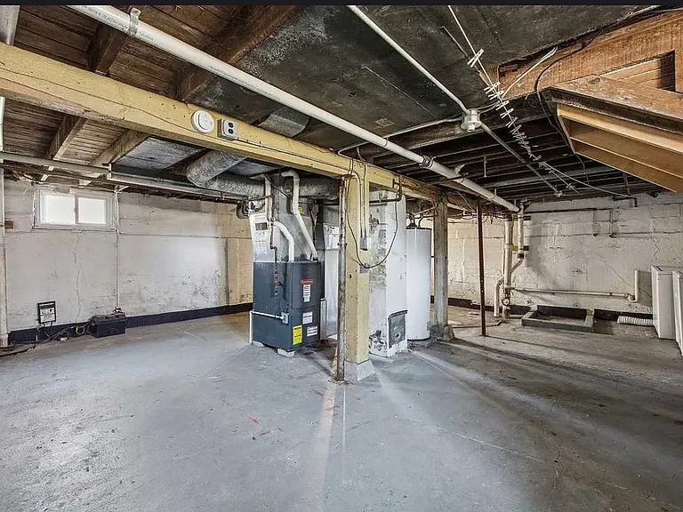 818 10th Ave SW — Photo 16