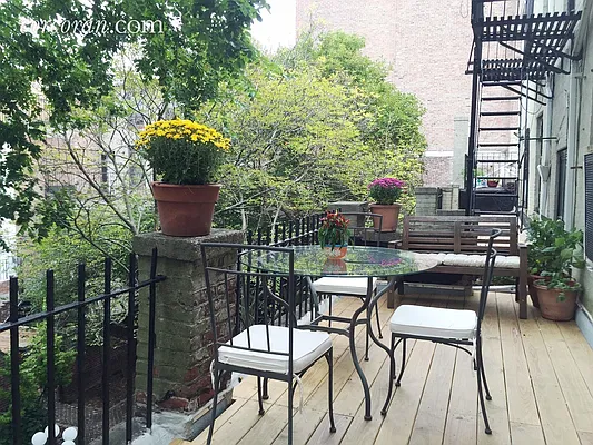 Sold by Corcoran | media 24