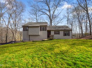 5060 Lake Forest Dr, Kingsport, TN 37663