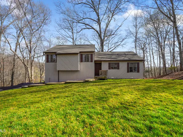 5060 Lake Forest Dr, Kingsport, TN 37663