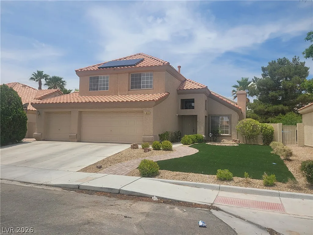 4 bed, 2.5 bath, 2201 sqft, $2,500 — Photo 2