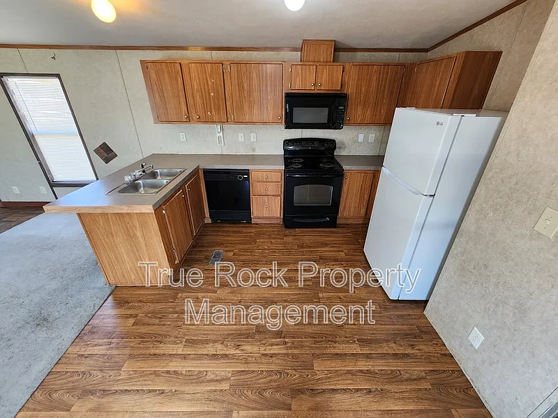 3 bed, 2.0 bath, $825 — Photo 4