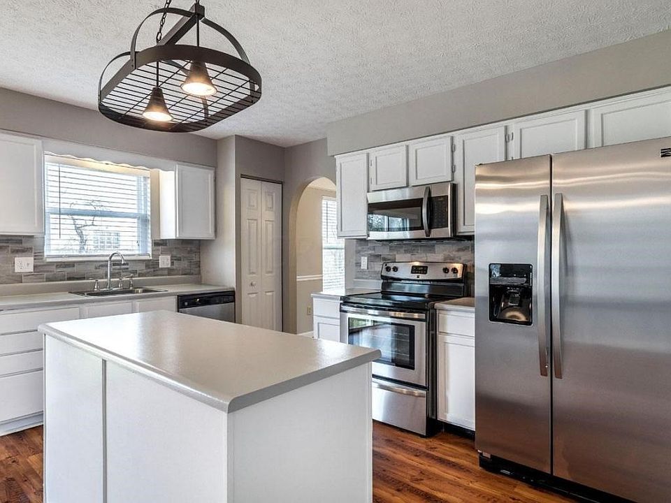 1st image of 260 Essex Pl