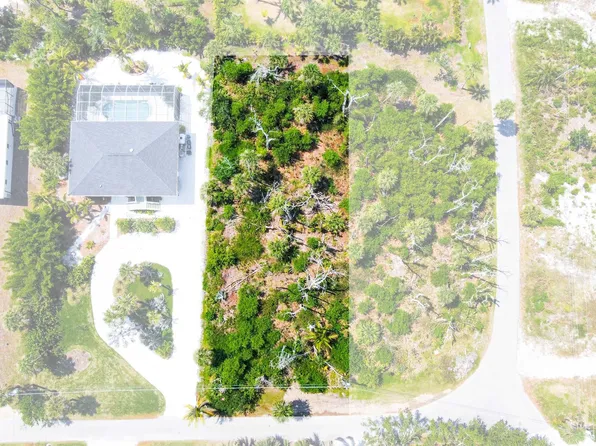 13451 Almond Dr, Fort Myers, FL 33908