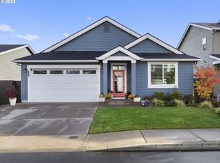 1320 NW Campanella Way, Estacada, OR