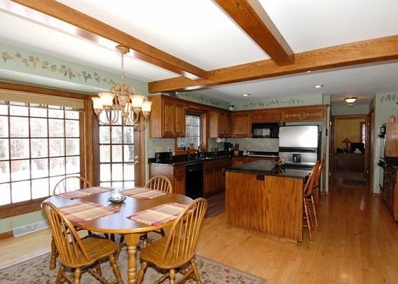 3rd image of 2400 Cedar Dr