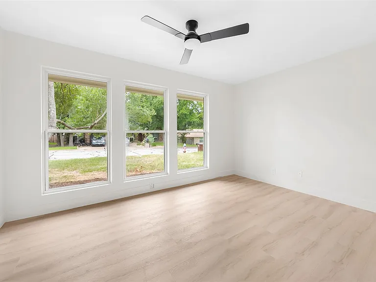 1403 Creekview Dr — Photo 14