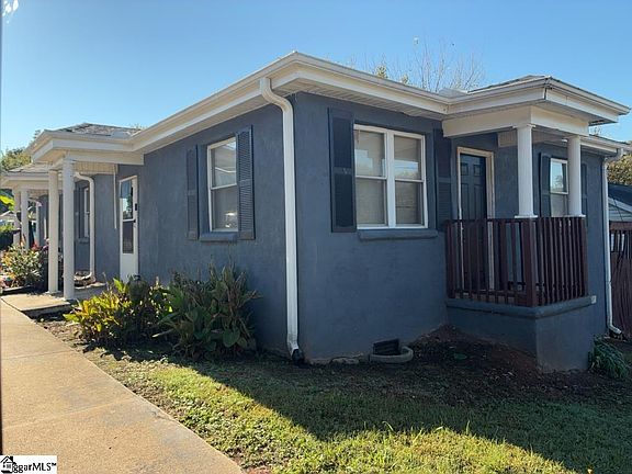 4th image of 902 Railroad St