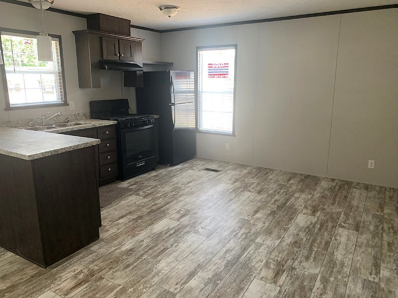 2nd image of 7 Holly Park Dr