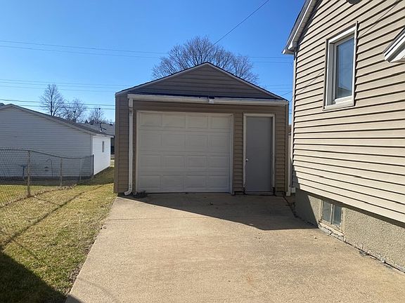 2nd image of 325 W 3rd St
