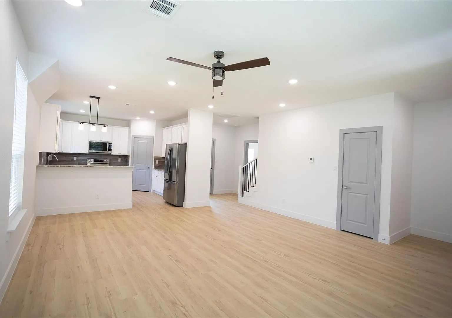 Winfield 3817 — Photo 3