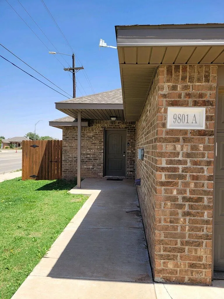 3 bed, 1445 sqft, $1,400 — Photo 1