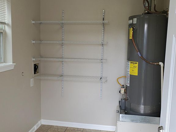_ Full Size washer/dryer connections