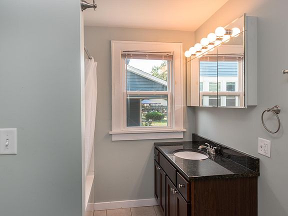 5th image of 1325 Tamarack Ave NW