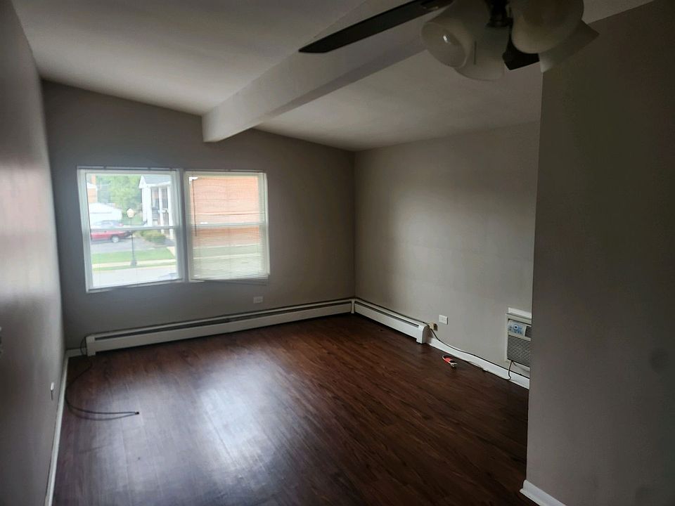 2nd image of 443-457 Wolf Rd #443-6