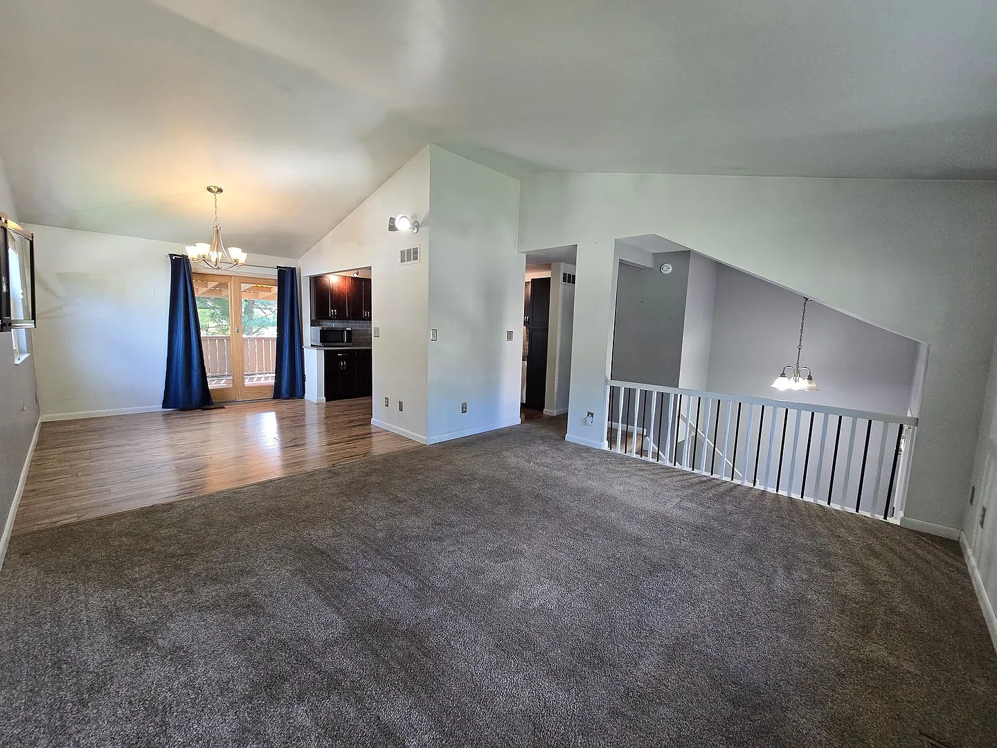 Available Now! Adorable 3 Bedroom Split Entry Home - Monroeville Pa — Photo 3