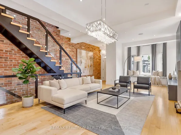 156 Argyle St, Toronto, ON M6J 1P1