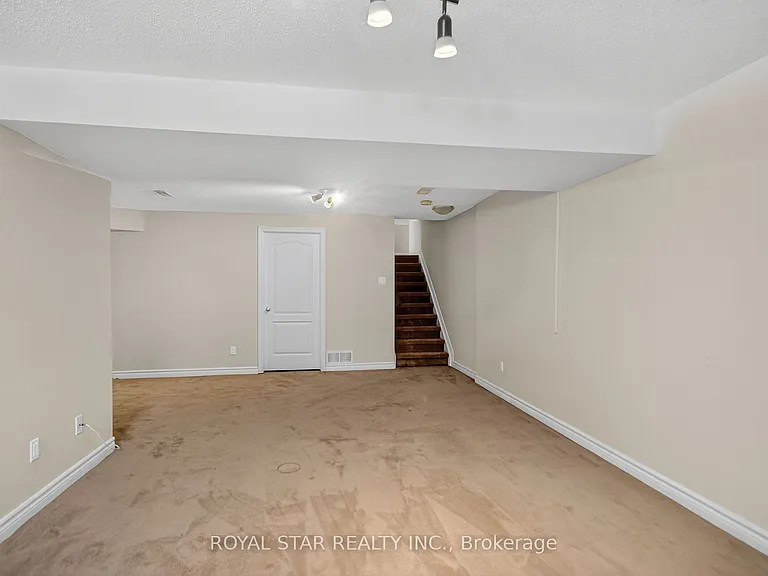 272 Broxburn Cres — Photo 19
