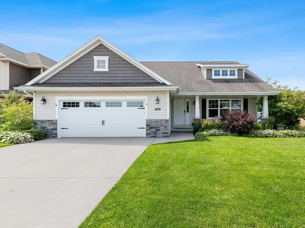 609 Pebblestone Cir, Hobart, WI 54155