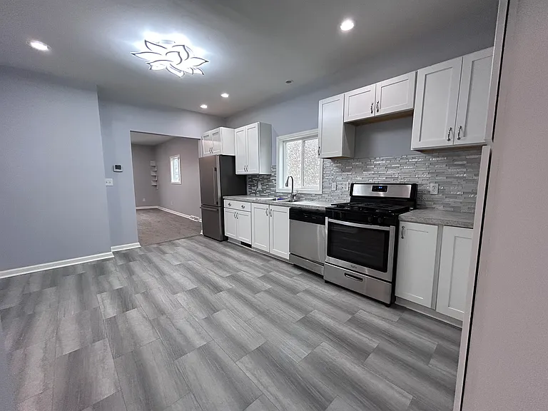 21 Amber St #1 — Photo 4