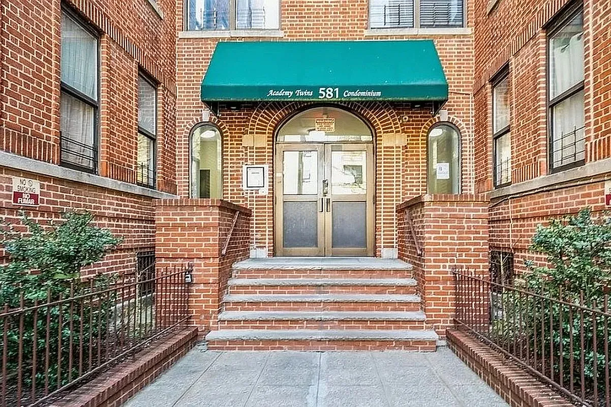 581 Academy St APT 4B photo 1